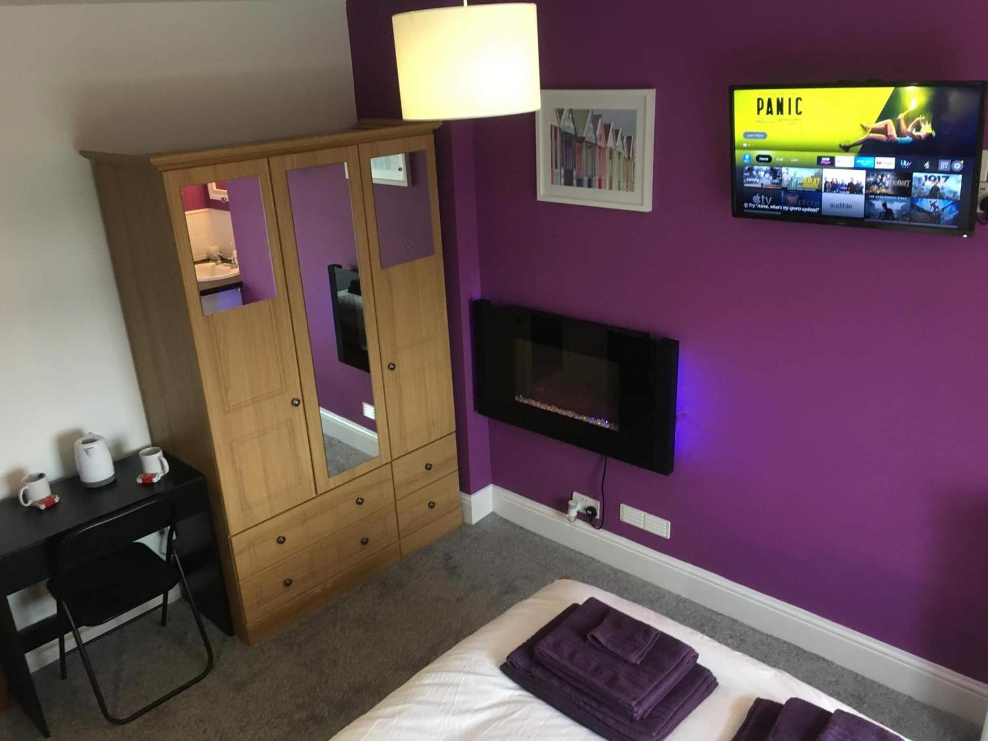 Moonraker Private Room In Our Cosy Cottage Home St Austell Bagian luar foto